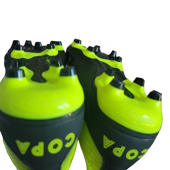 Addias Soccer Cleats - Picture 4 of 14